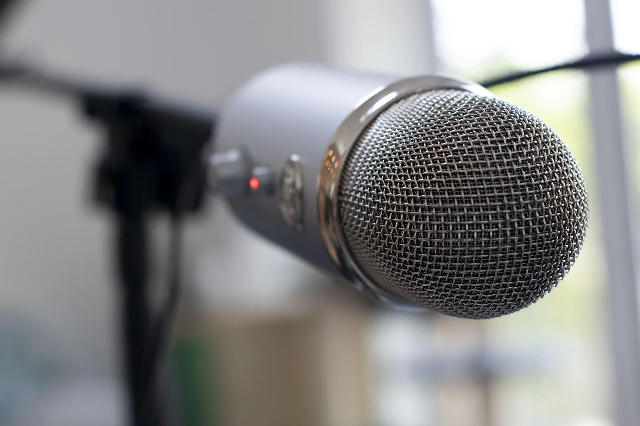 podcasting, microphone, podcast, audio, recording, equipment, sound, broadcast, internet, media, studio, mic, digital, technology, stereo, play, talk, entertainment, record, mp3, voice, music, radio, listening, interview, gray internet, gray digital, gray talk, gray microphone, gray radio, gray talking, gray media, podcast, podcast, podcast, podcast, podcast, interview. Qualitative research mistakes, and the fixes that hold