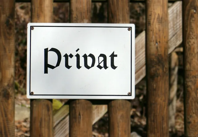 a notice, sign, private, privacy, gate, door, taboo district, area. US and Canada consumer research compared across privacy rules